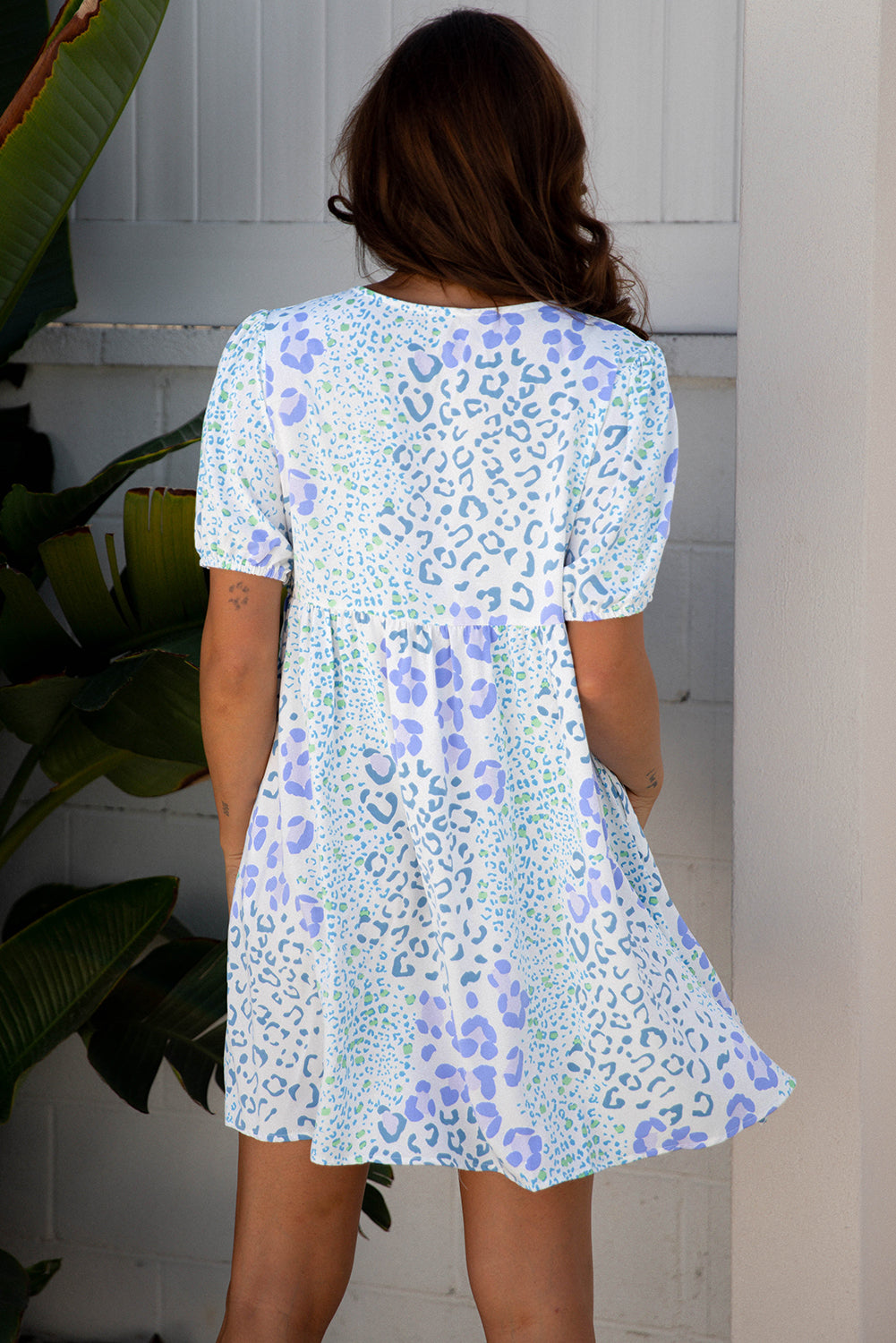Minivestido con lazo de contraste con estampado de leopardo y mangas abullonadas en azul cielo