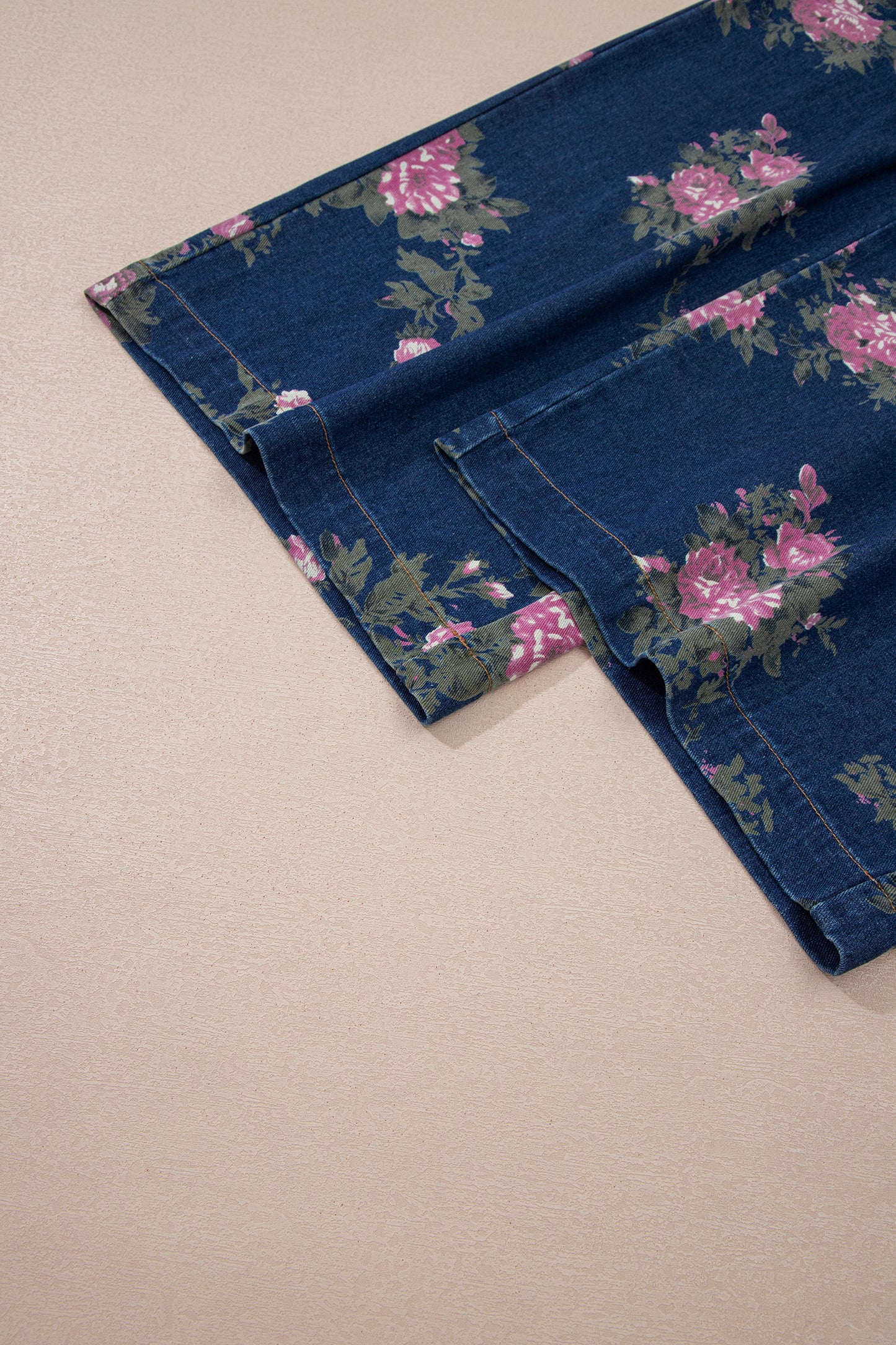 Mono vaquero plisado de pernera ancha y talle alto con estampado floral Blue Beau