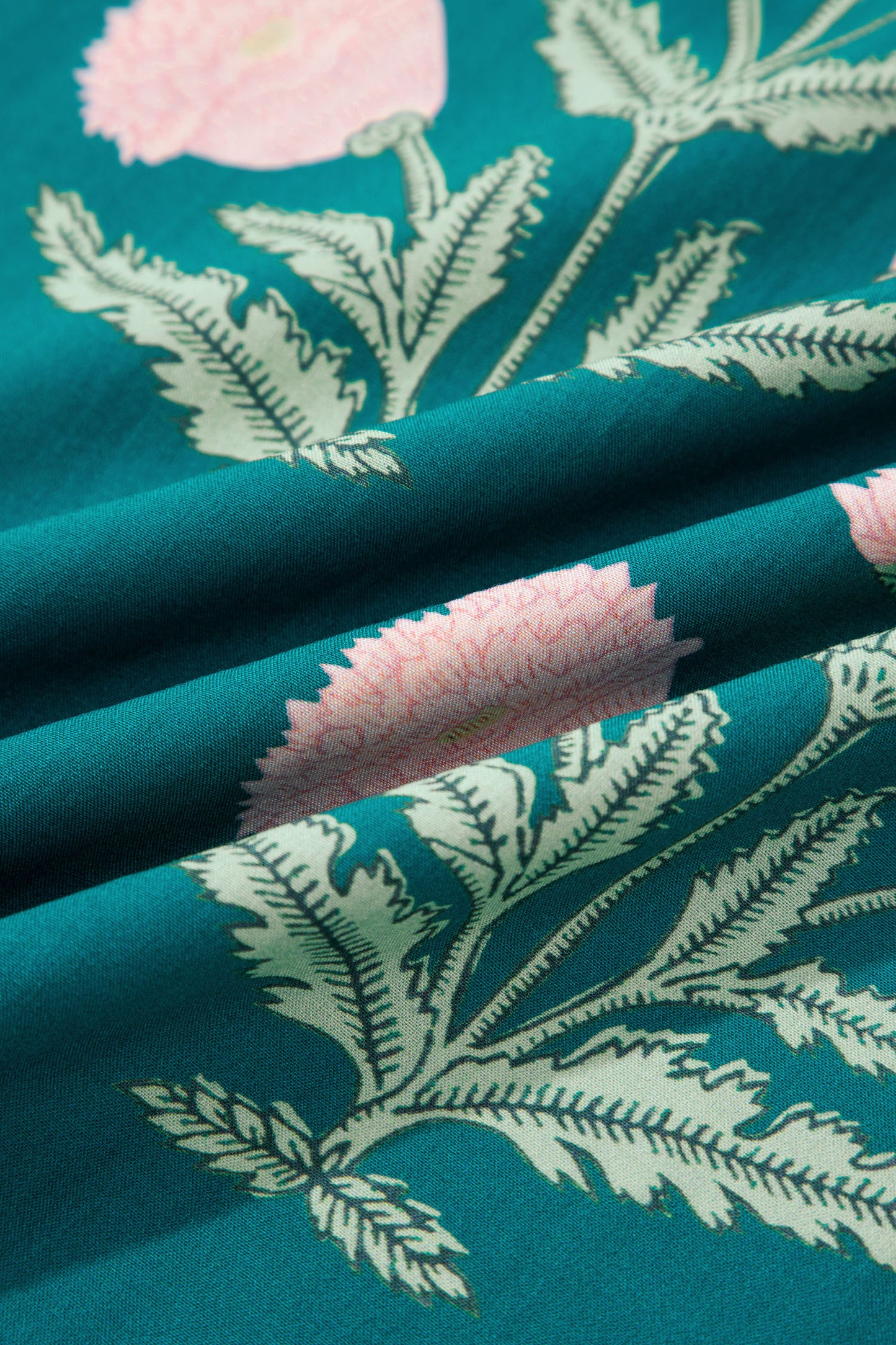 Blusa verde casual con estampado floral silvestre, cuello en V y manga 3/4