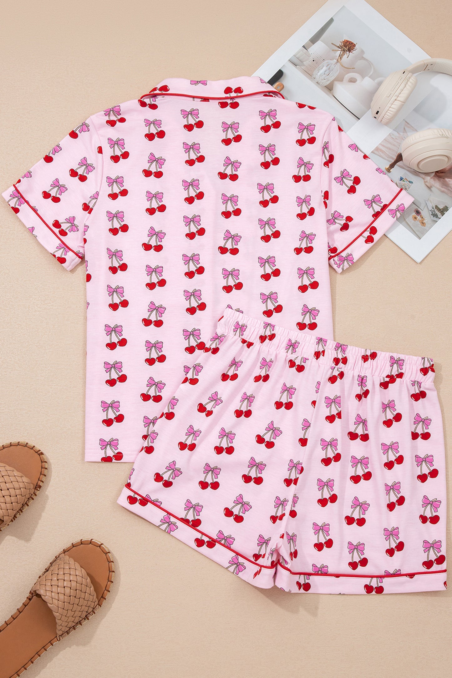 Pijama corto con estampado de cerezas/lazos rosas