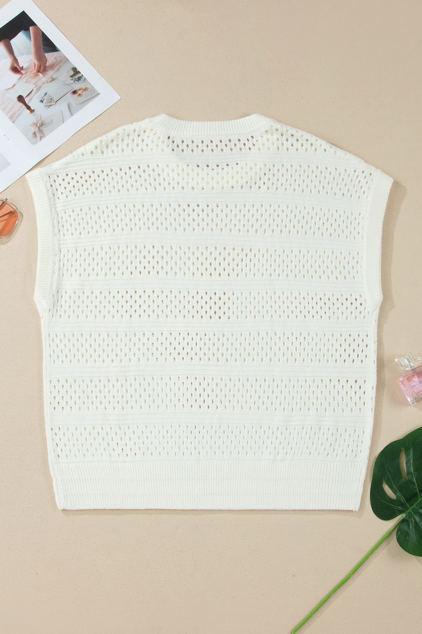 Suéter dolman blanco de manga corta con ojales calados y ribete acanalado, talla grande