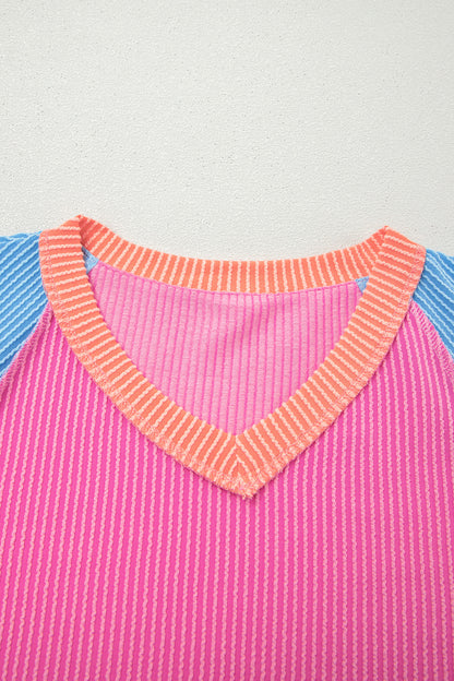 Camiseta de canalé retorcido con bloques de color rojo rosa