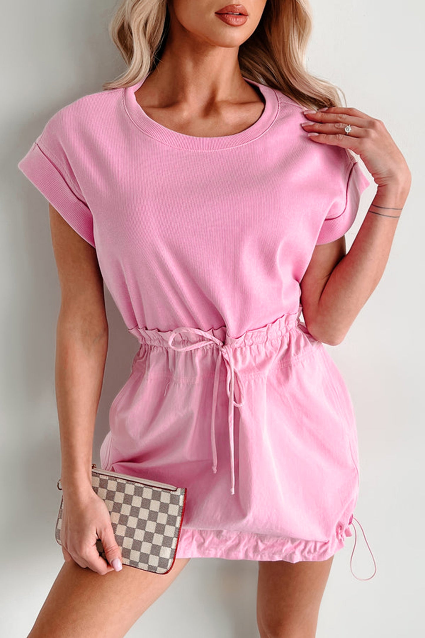 Minivestido con cordón, cuello redondo, manga corta con puño y retazos de telas mixtas Bonbon