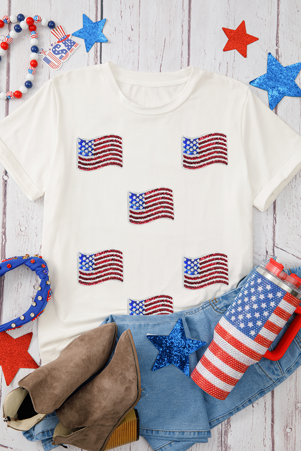 Camiseta casual con parches de lentejuelas blancas de la bandera estadounidense