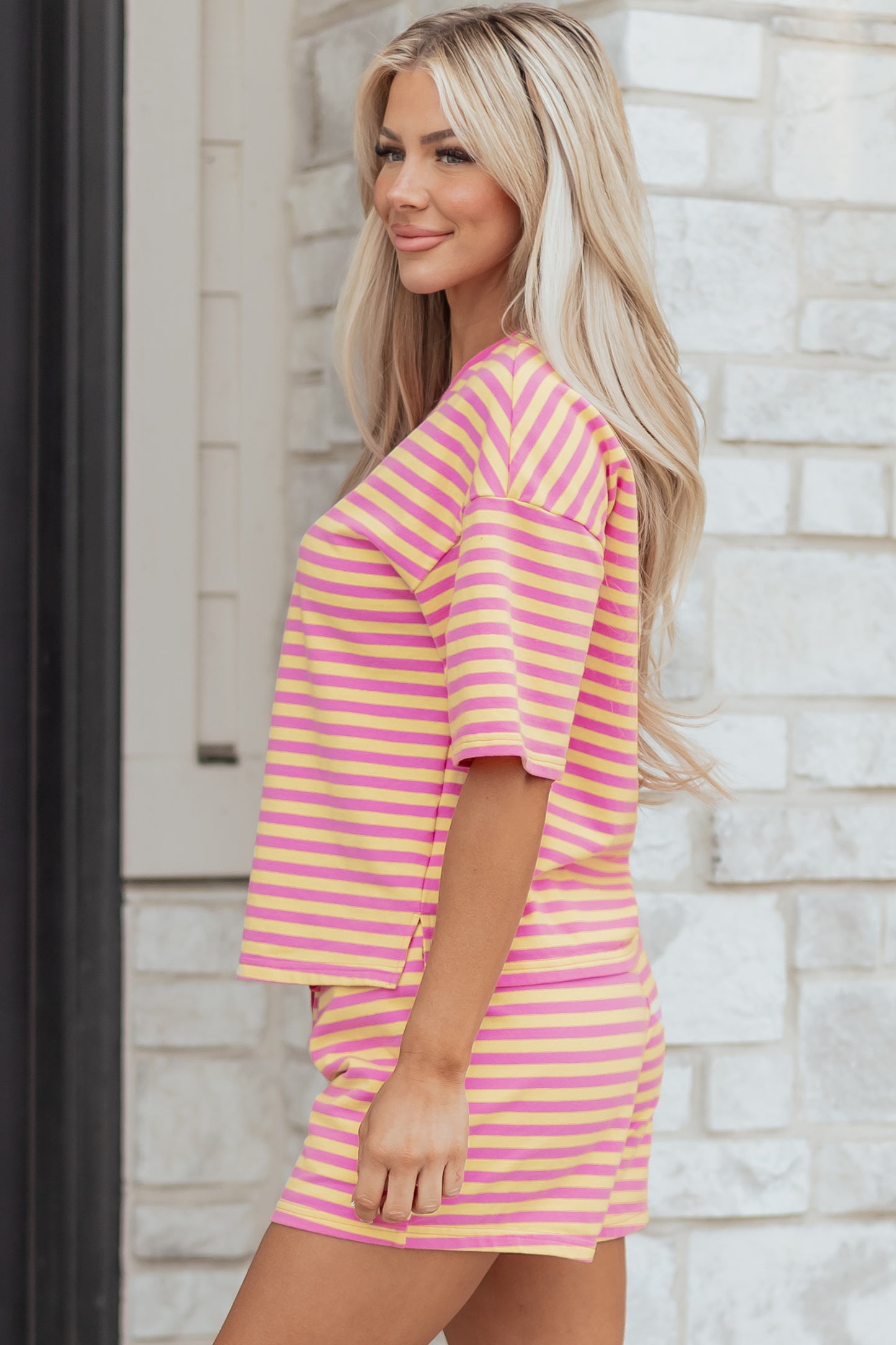 Conjunto corto informal de felpa Rose Stripe con hombros caídos