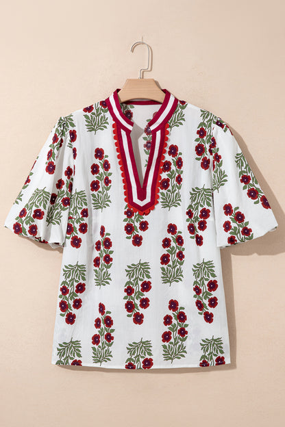 Blusa de Algodón Blanca Talla Grande con Estampado Floral, Ribete de Ricrac y Manga Corta