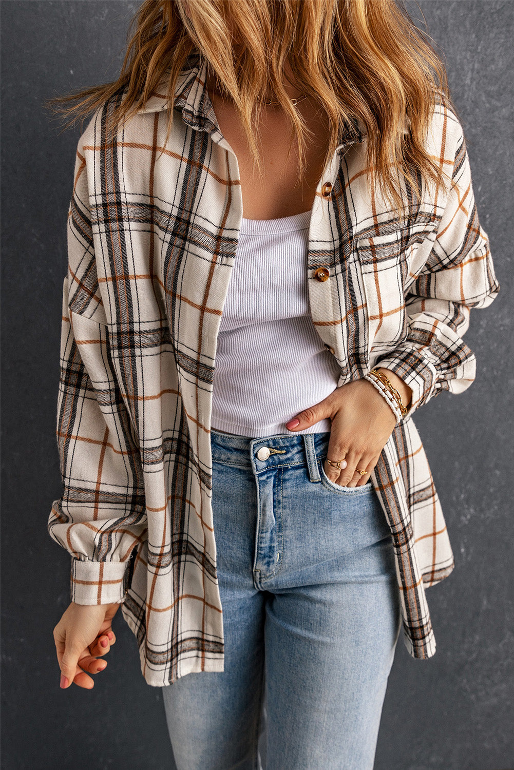 Sobrecamisa Blanca de Cuadros Grandes con Aberturas