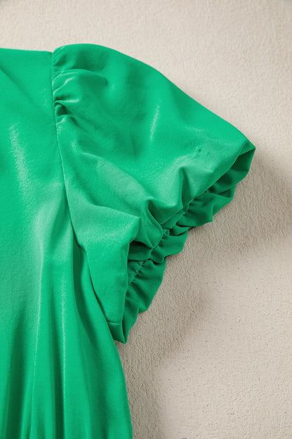 Vestido maxi escalonado verde brillante de color sólido, cuello en V, manga corta abullonada y cintura alta