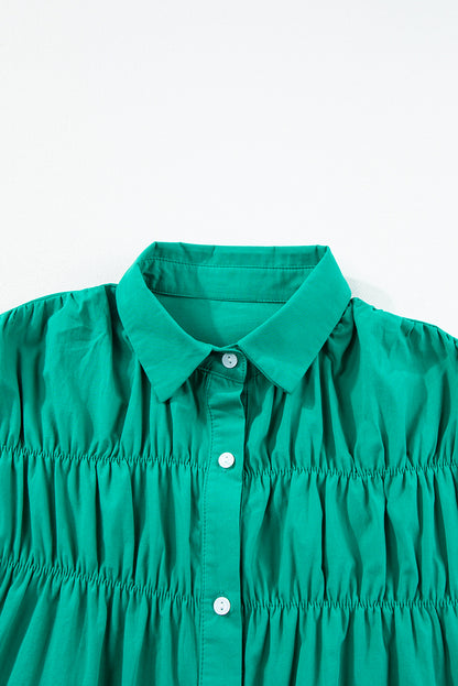 Vestido corto abotonado con manga con volantes fruncidos verde brillante