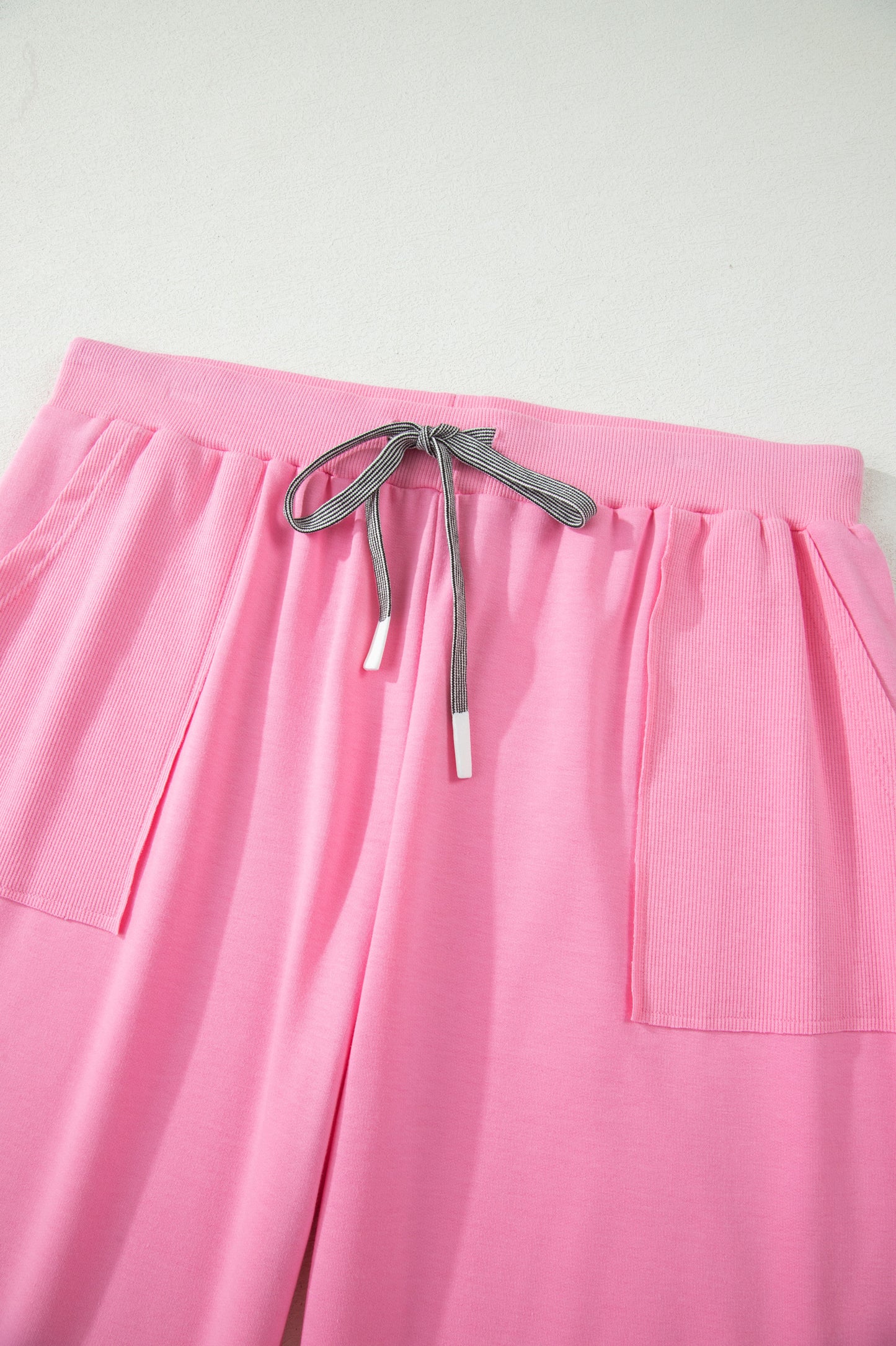 Conjunto de camiseta con cuello en V sólida y pantalones con cordón Bonbon de talla grande