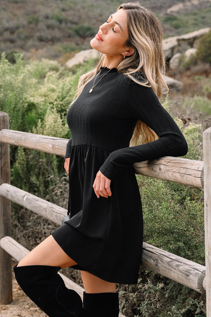 Minivestido Negro de Manga Larga de Punto Acanalado con Parches y Cuello con Volantes