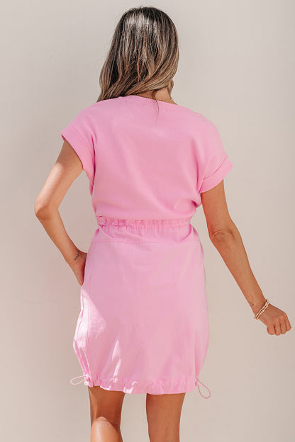 Minivestido con cordón, cuello redondo, manga corta con puño y retazos de telas mixtas Bonbon