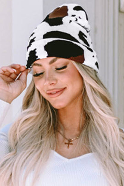 Gorro cálido con estampado de manchas de vaca en negro