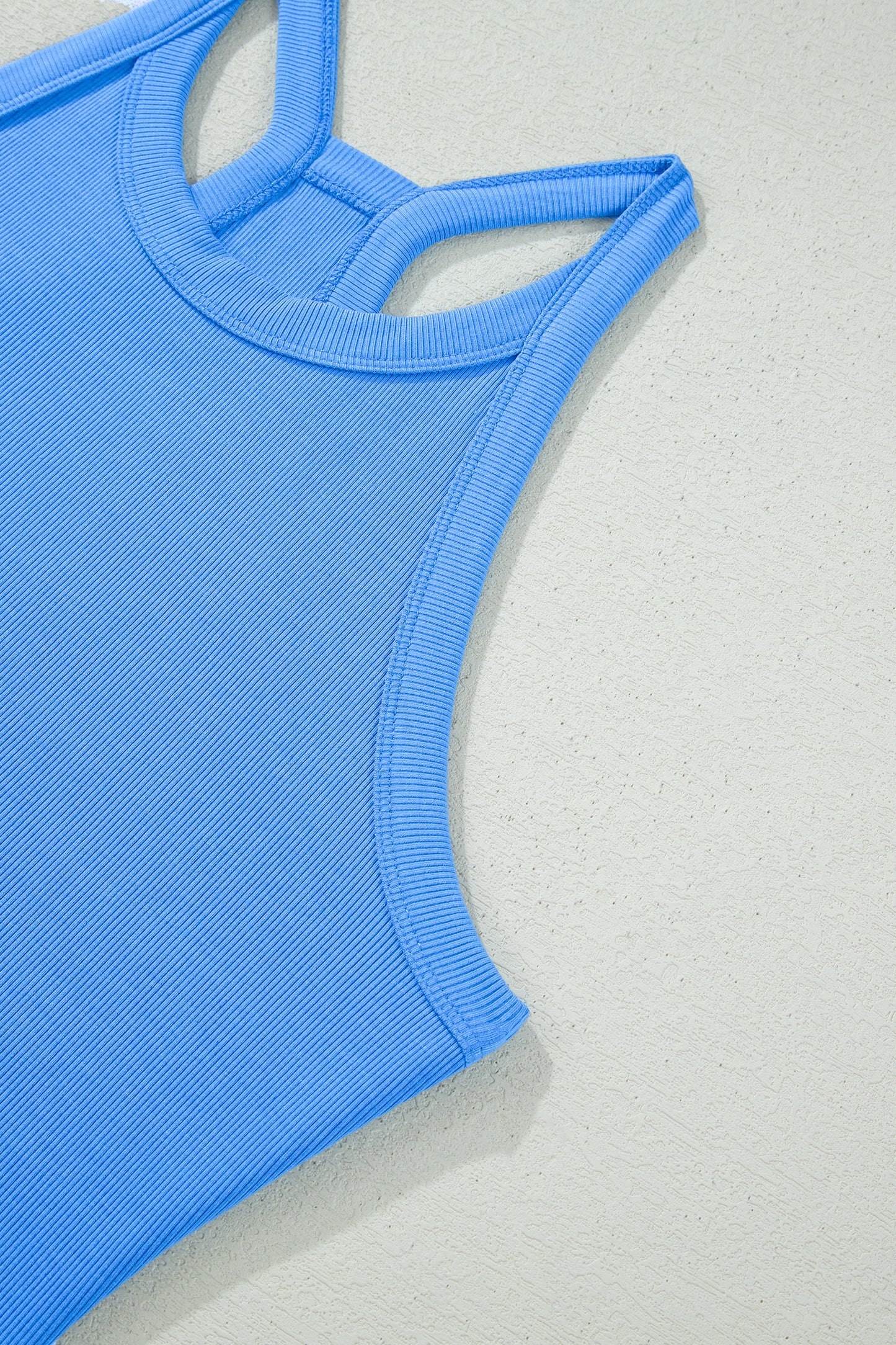 Conjunto de 2 piezas de top sin mangas ajustado azul cielo y shorts elásticos de cintura alta