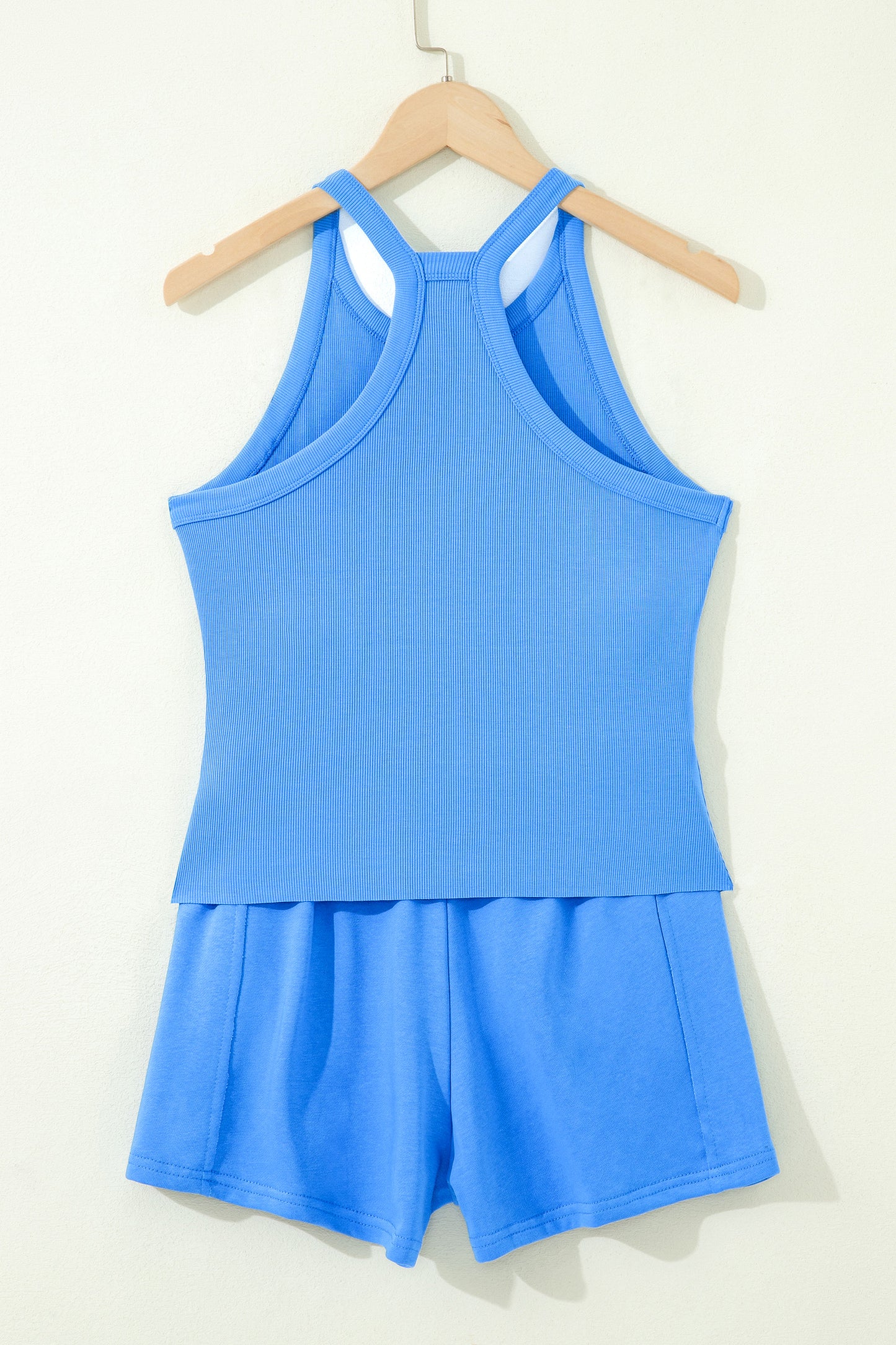 Conjunto de 2 piezas de top sin mangas ajustado azul cielo y shorts elásticos de cintura alta