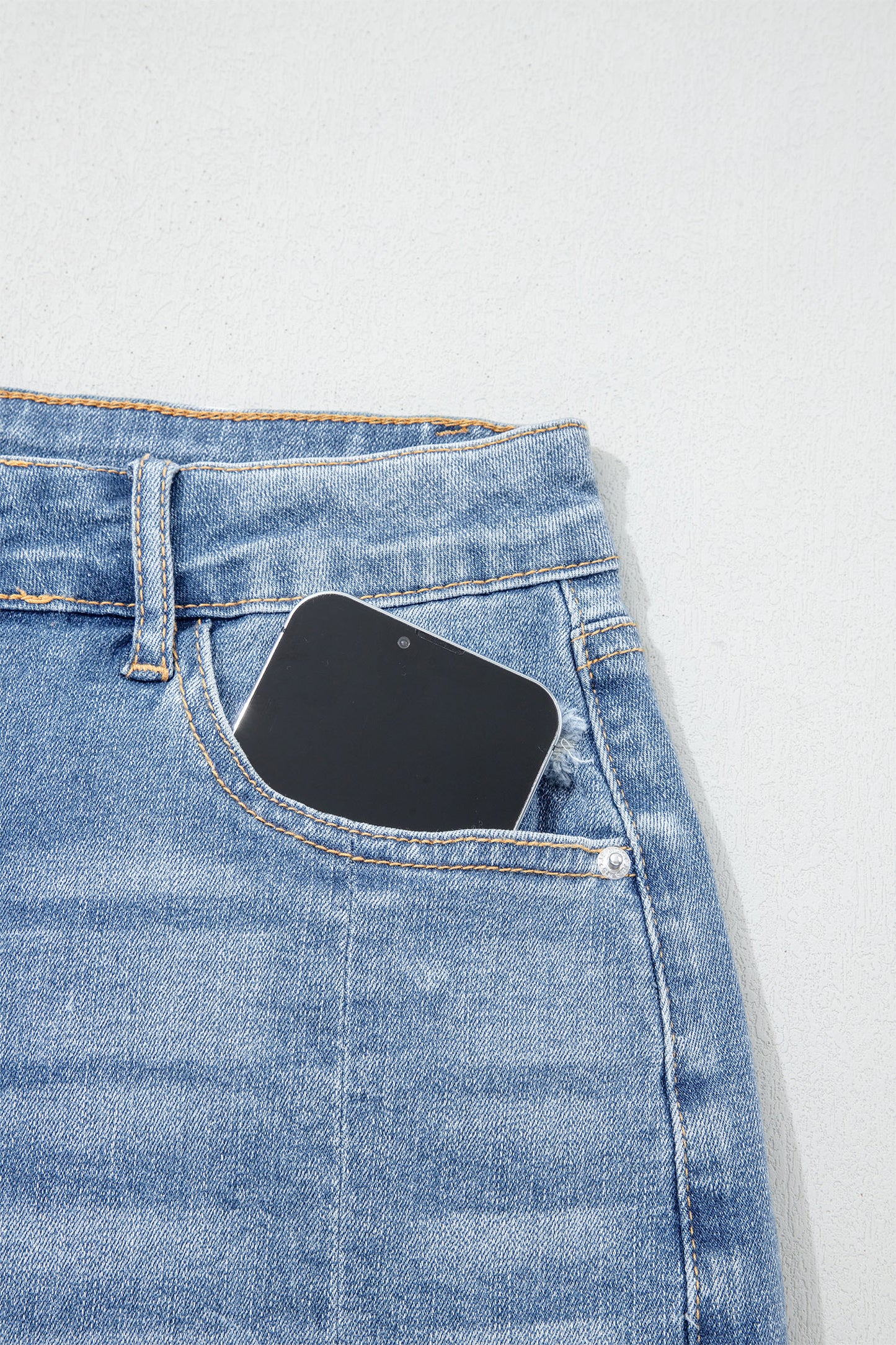 Shorts vaqueros Beau Blue Acid Wash con bajo sin rematar