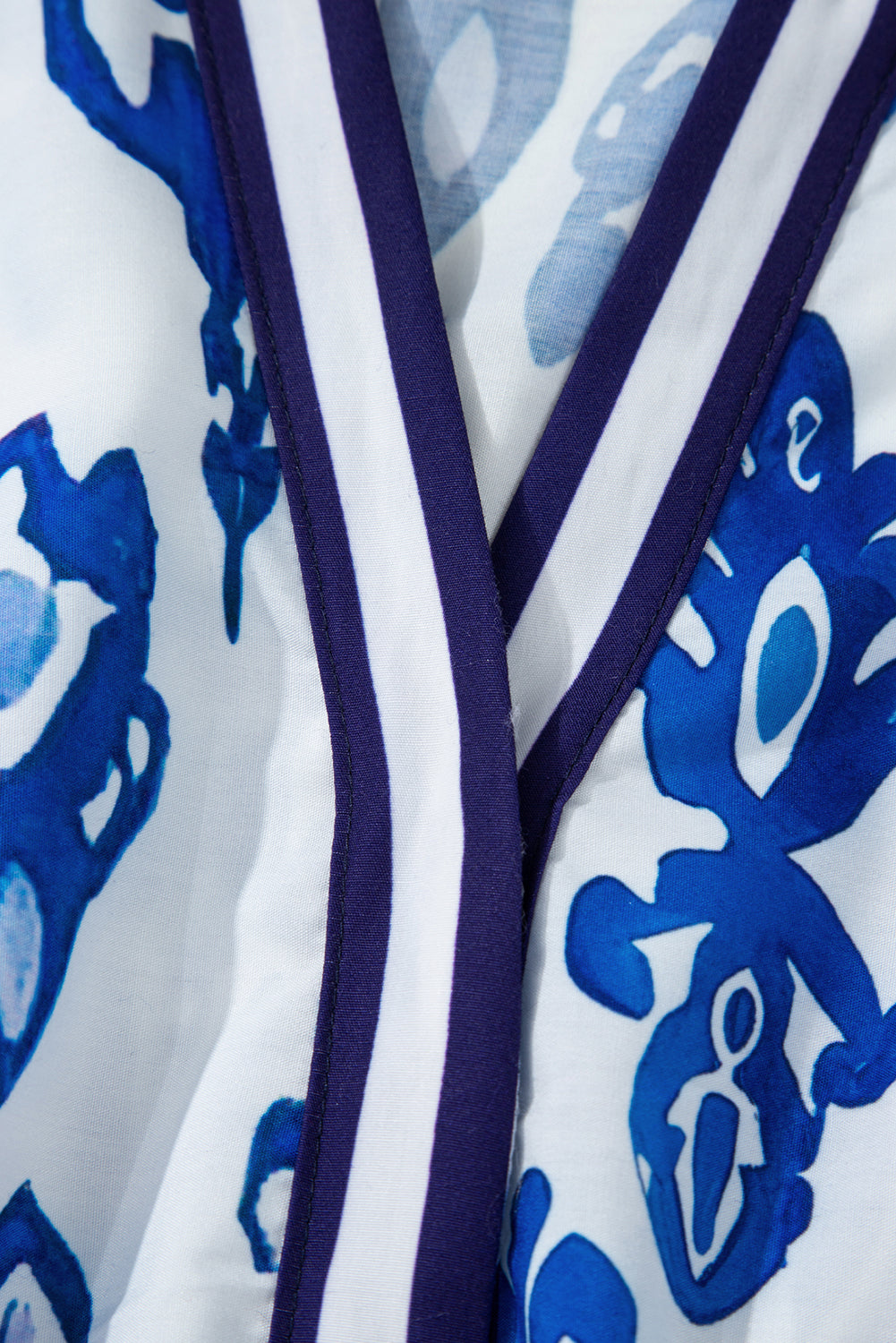 Vestido maxi azul floral de manga corta abullonada con cuello en V y cintura alta