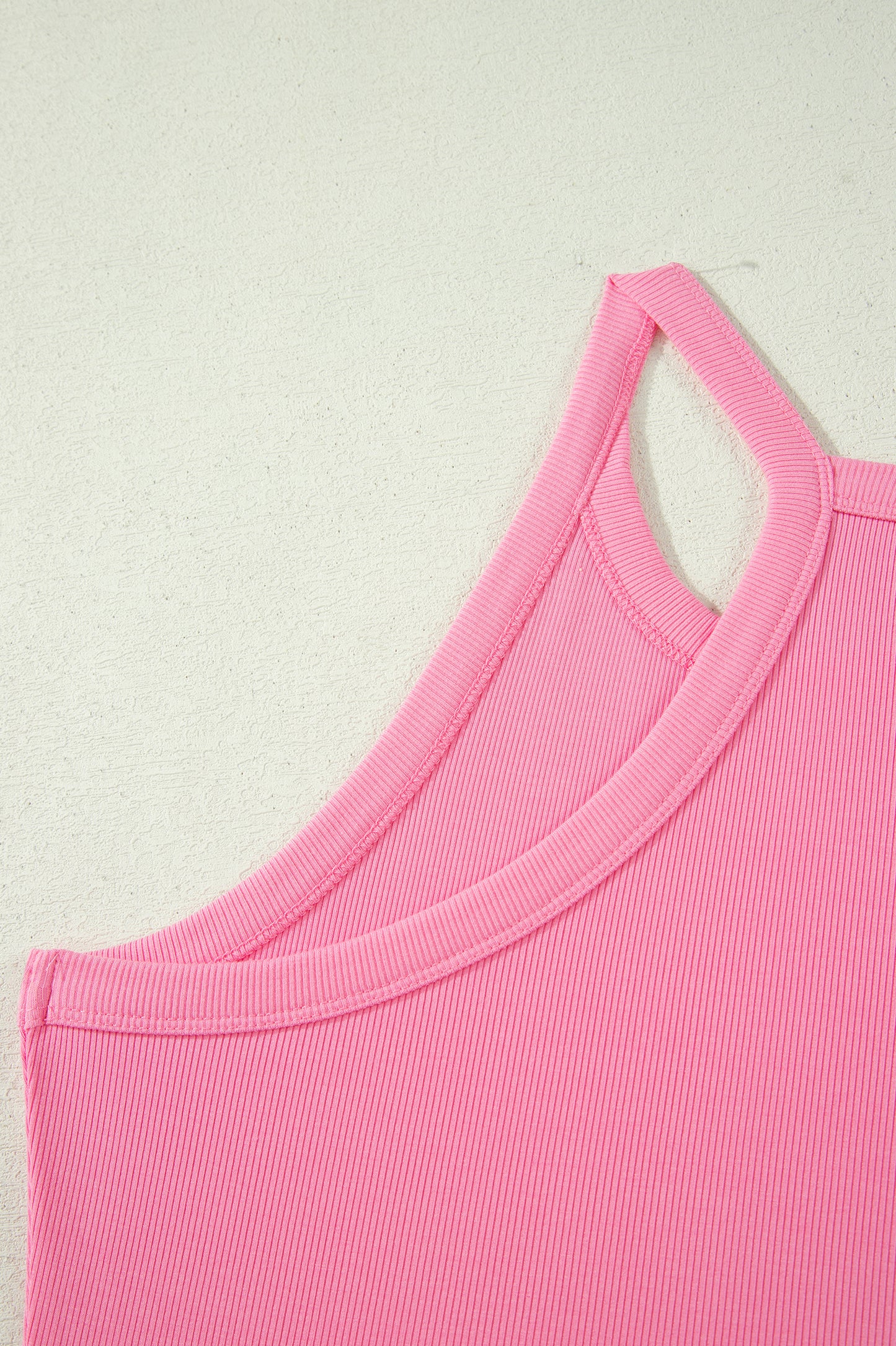 Conjunto de 2 piezas de top de tirantes finos rosa sachet y shorts elásticos de talle alto