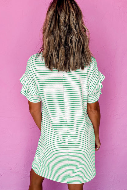 Vestido minishift con cuello redondo, manga corta con volantes y rayas verdes