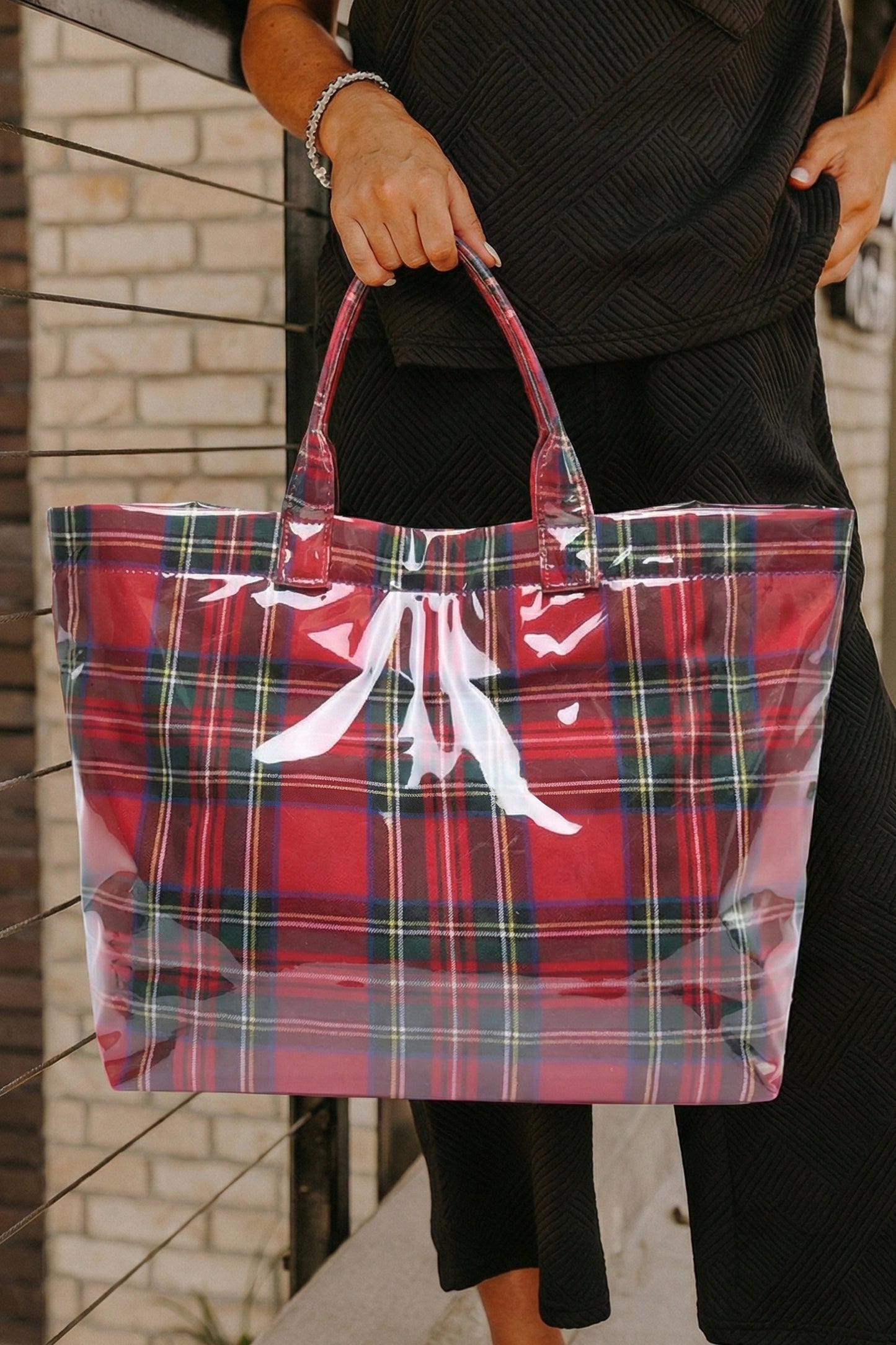 Bolso tote impermeable brillante de PVC con patrón a cuadros rojo fuego