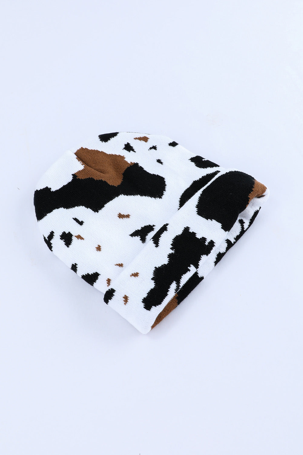 Gorro cálido con estampado de manchas de vaca en negro