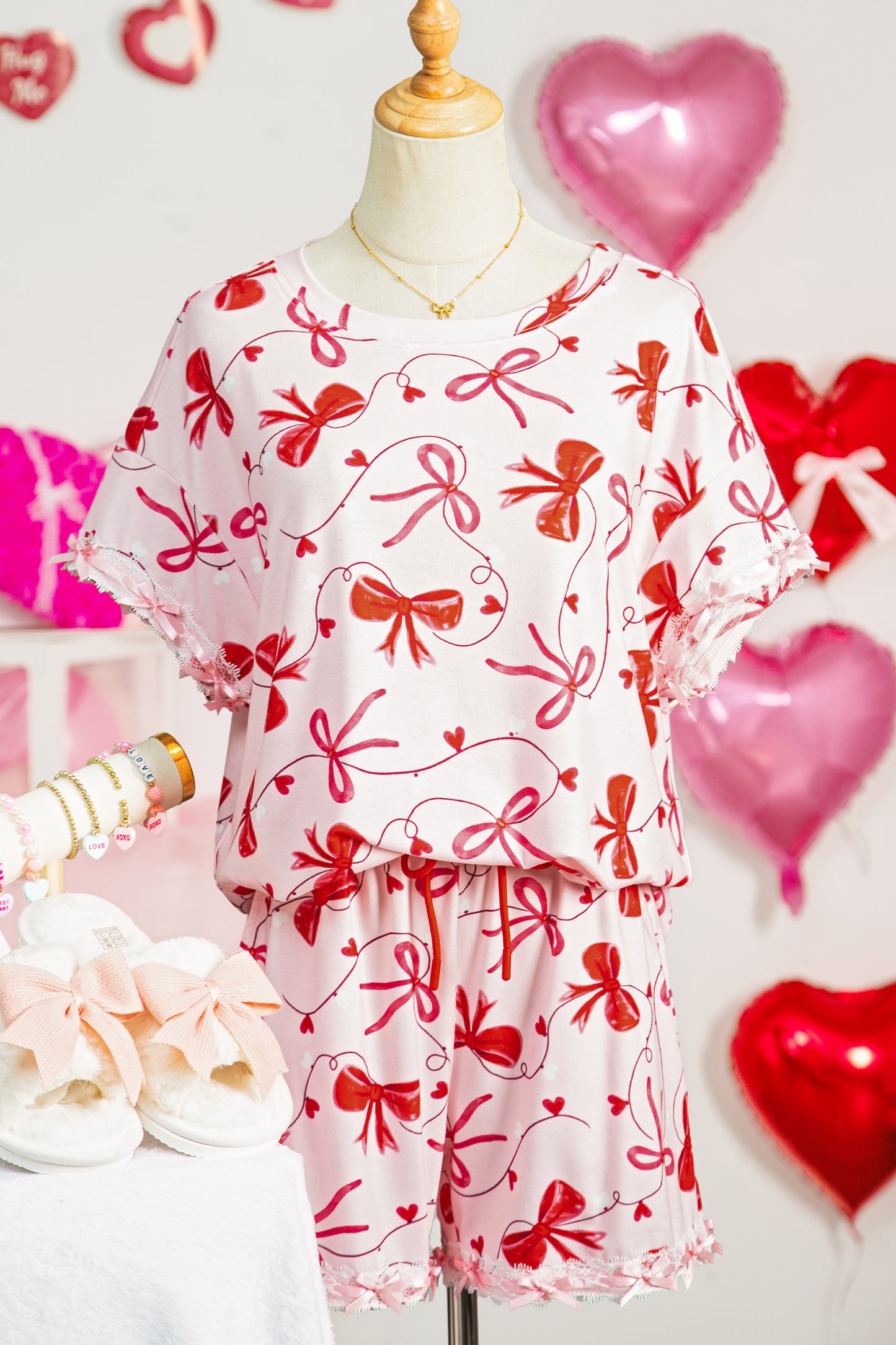 Conjunto de 2 piezas de blusa holgada con estampado de lazo romántico rojo y shorts con cordón para estar en casa