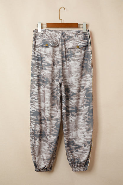 Pantalones con cordón, patchwork de paneles laterales a rayas y estampado de camuflaje caqui
