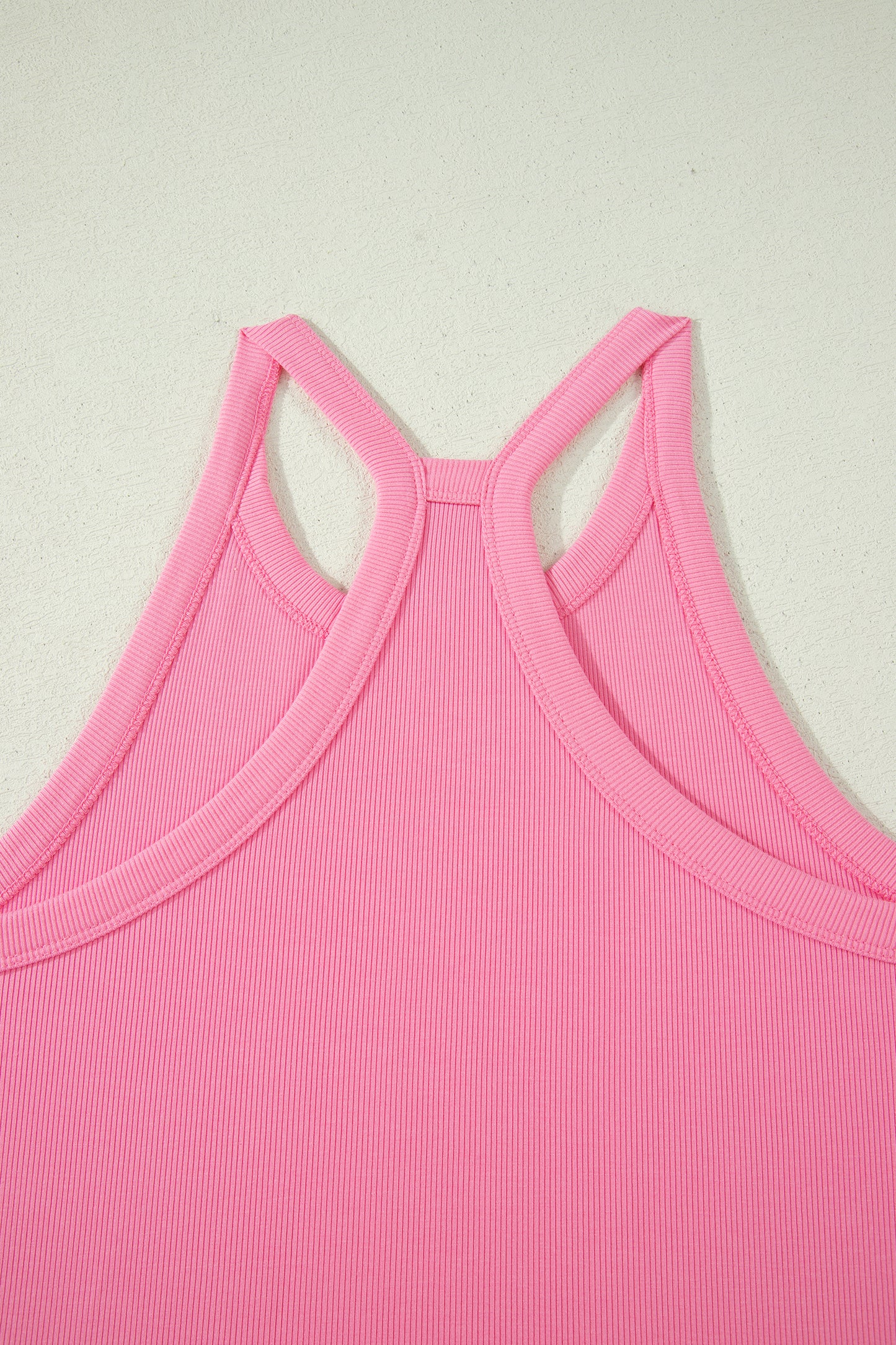 Conjunto de 2 piezas de top de tirantes finos rosa sachet y shorts elásticos de talle alto