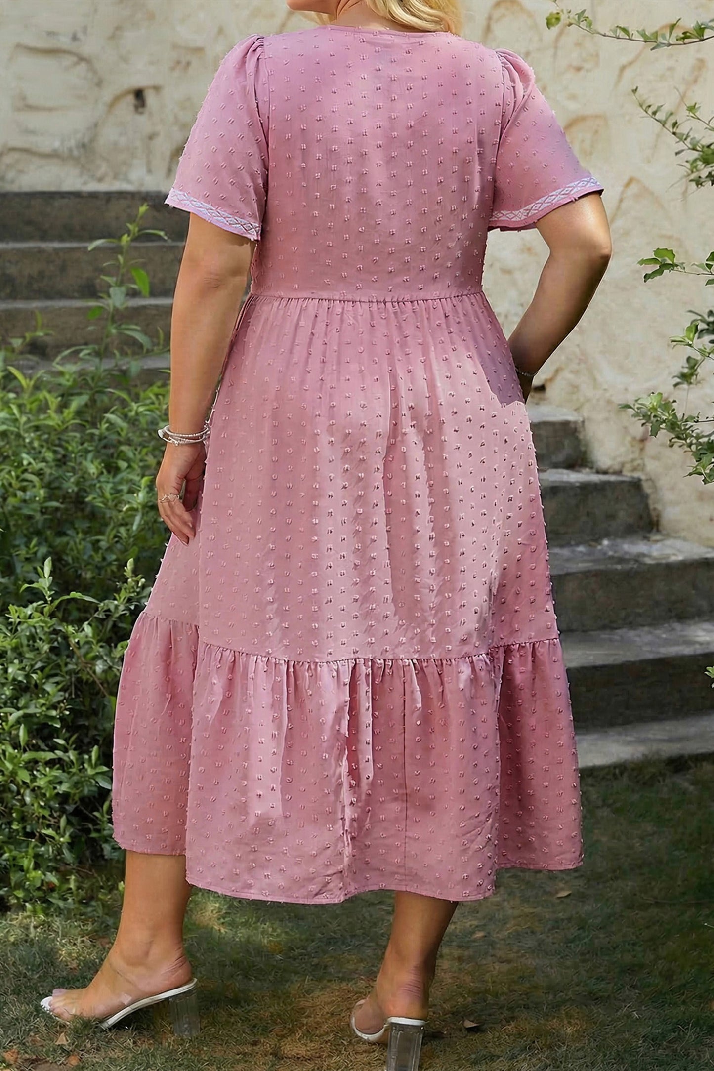 Vestido Midi Fluido Rosa Talla Grande con Manga Corta, Puntos Suizos y Cintura Fruncida