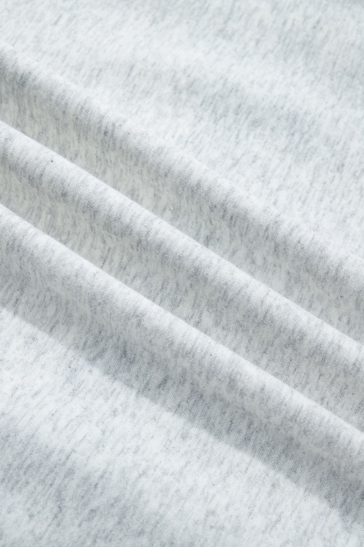 Sudadera gris claro con cuello simulado y gráfico reversible de EE. UU./América