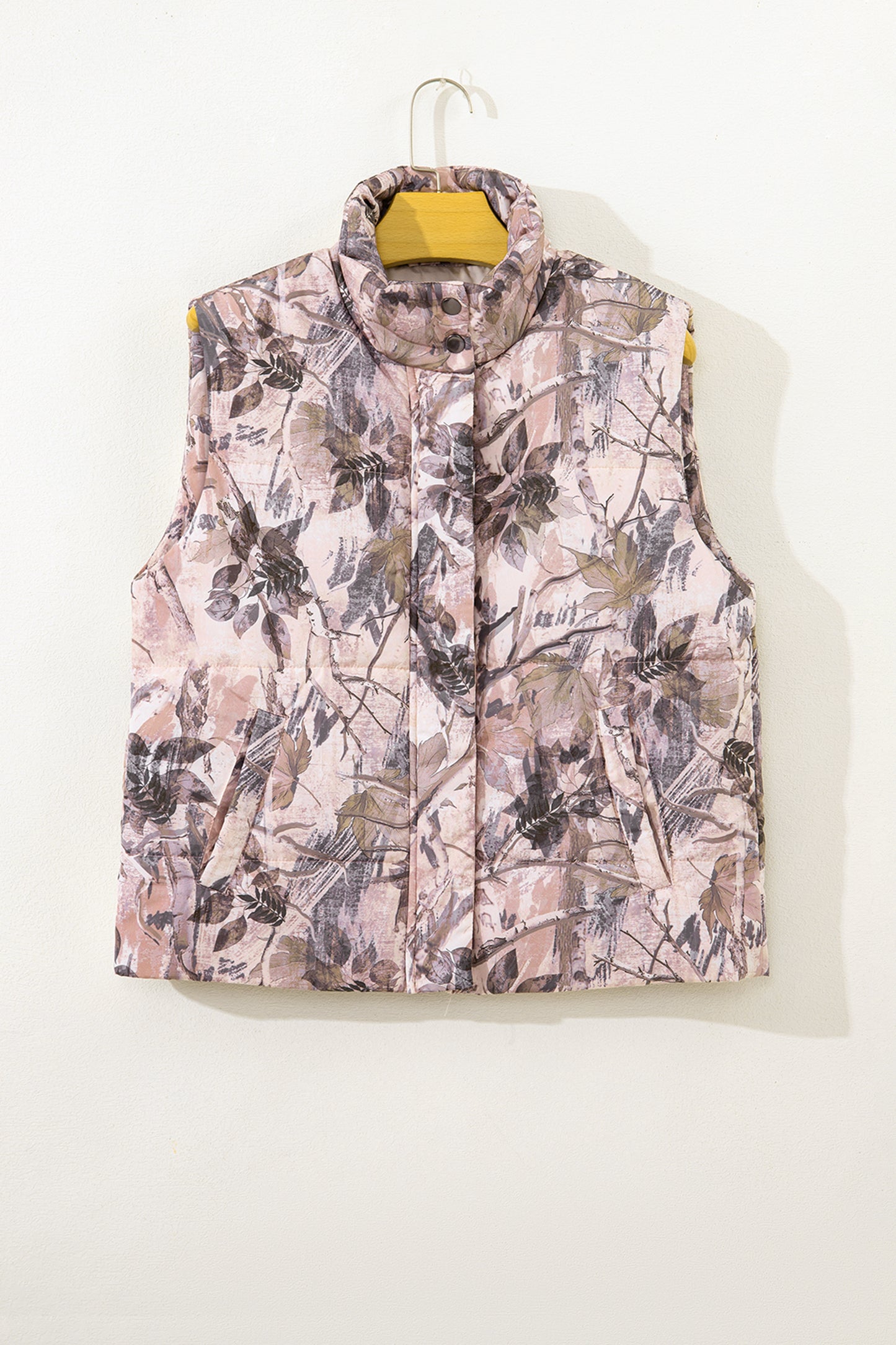 Chaleco acolchado de invierno con estampado de hojas de camuflaje marrón