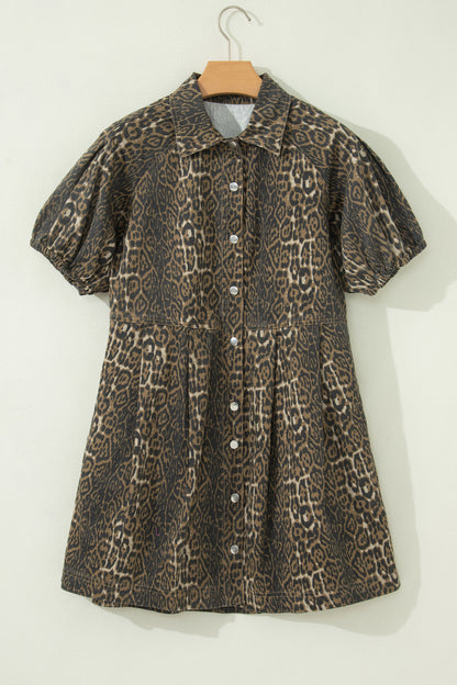 Minivestido vaquero plisado de manga corta con estampado de leopardo gris