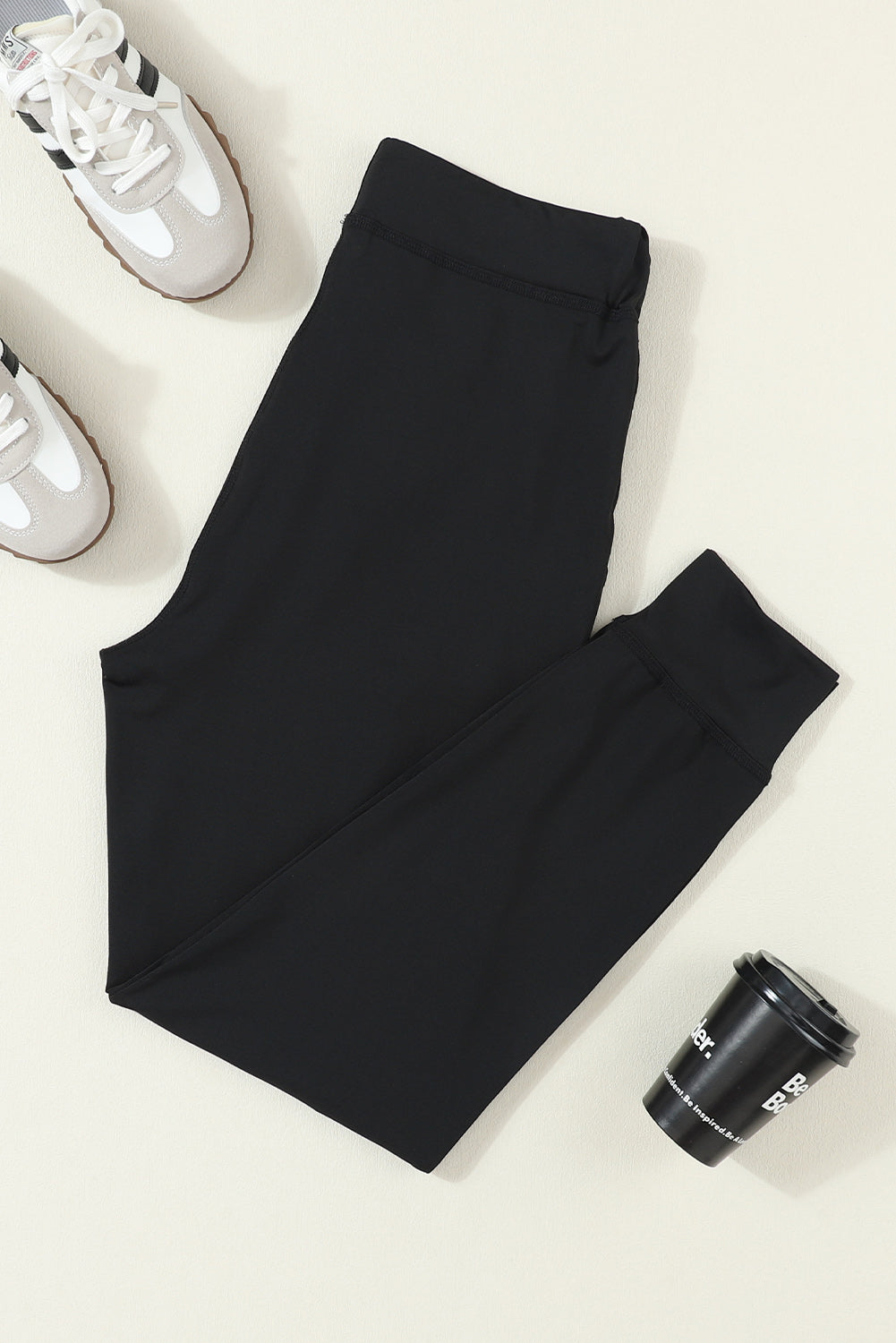 Pantalones jogger negros con cordón, cintura elástica y bolsillos