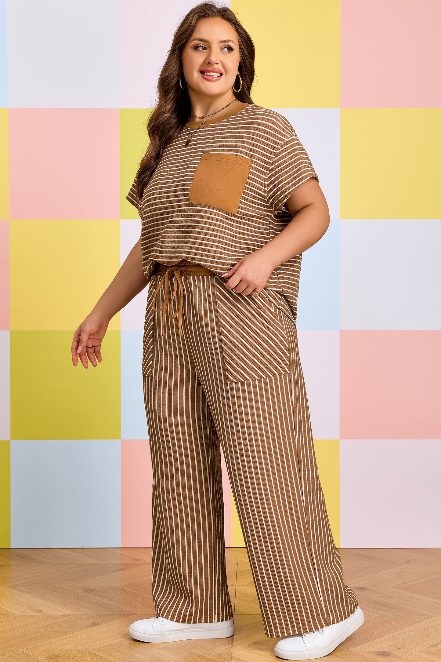 Conjunto de descanso de talla grande a rayas caqui con bloques de color y bolsillos