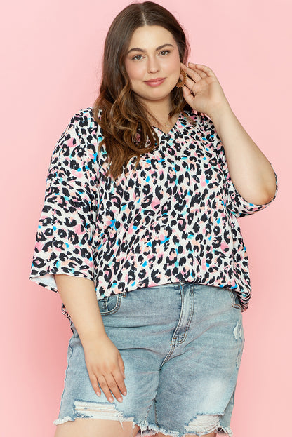 Top de talla grande con estampado de leopardo marrón, cuello de pico y manga murciélago