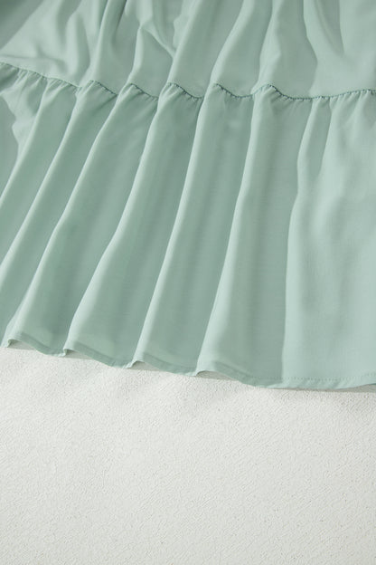 Vestido maxi escalonado de cintura alta con cuello en V y manga corta abullonada en color sólido Aqua claro