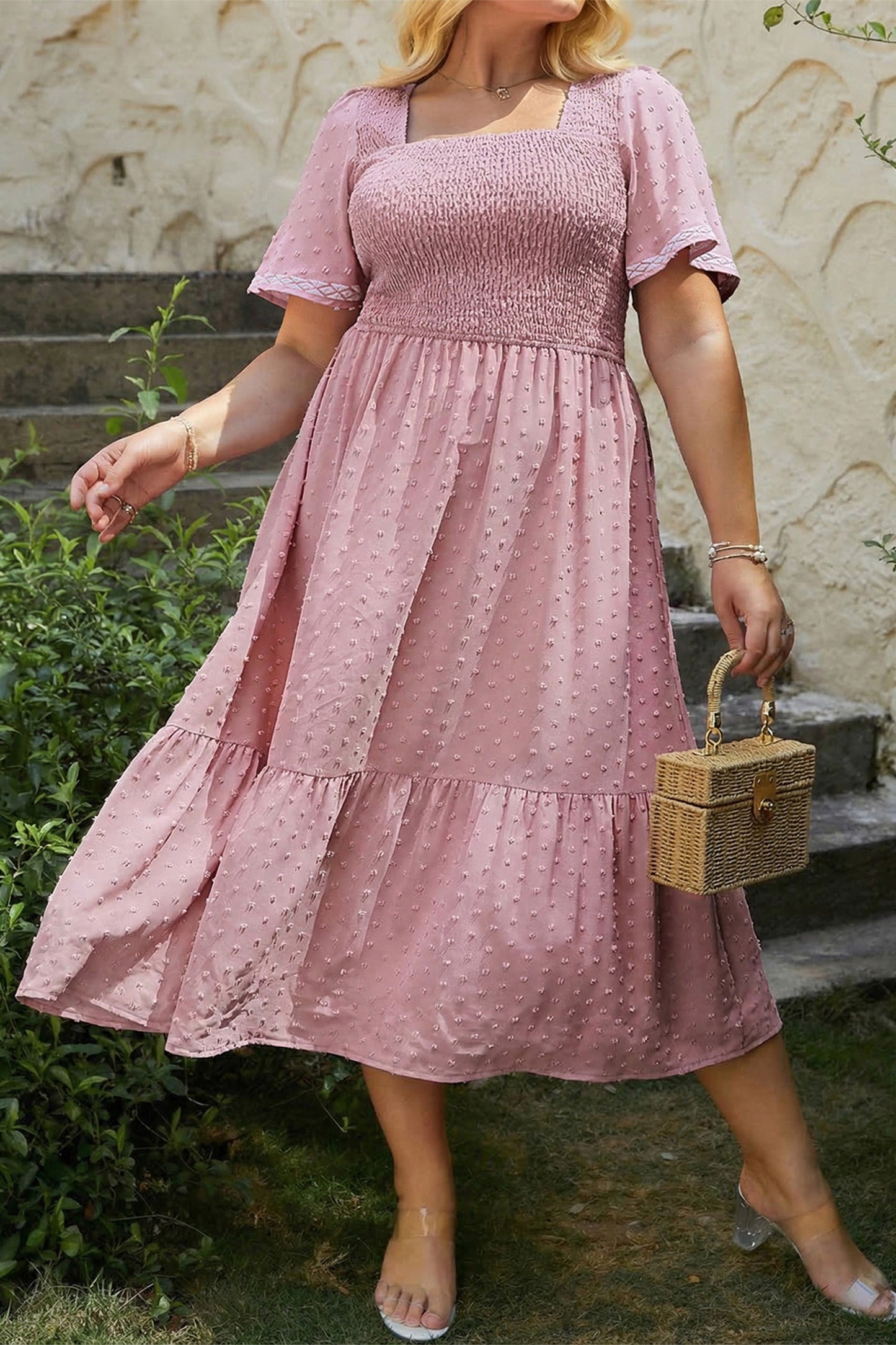 Vestido Midi Fluido Rosa Talla Grande con Manga Corta, Puntos Suizos y Cintura Fruncida