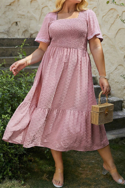 Vestido Midi Fluido Rosa Talla Grande con Manga Corta, Puntos Suizos y Cintura Fruncida