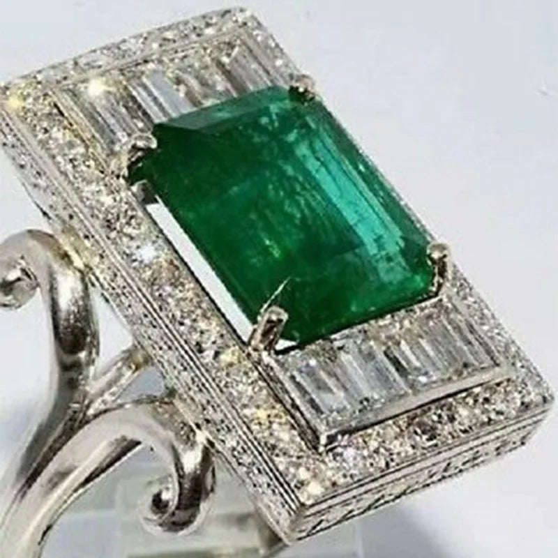 European and American Anniversary Couple Gift: European and American New Geometric Ring Luxury Green Zircon Accessory