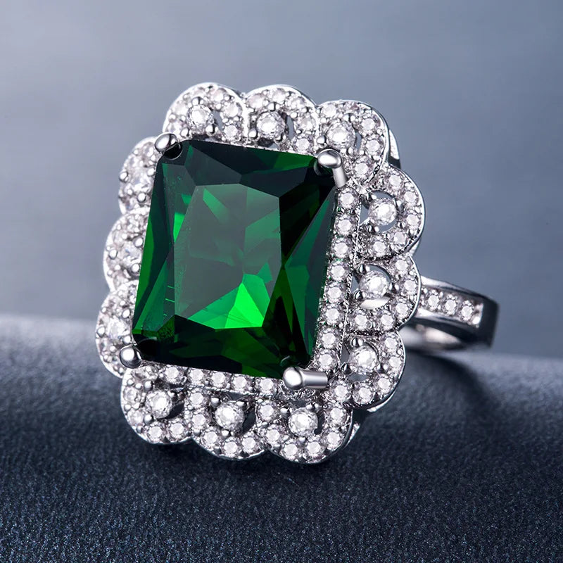 European and American Anniversary Couple Gift: European and American New Geometric Ring Luxury Green Zircon Accessory