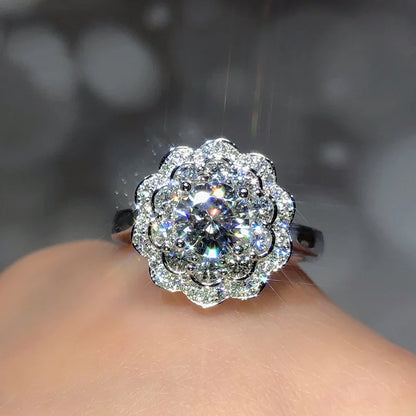 European and American Anniversary Couple Gift: European and American New Geometric Ring Luxury Green Zircon Accessory