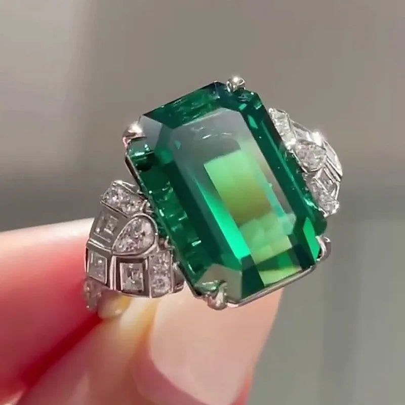 European and American Anniversary Couple Gift: European and American New Geometric Ring Luxury Green Zircon Accessory
