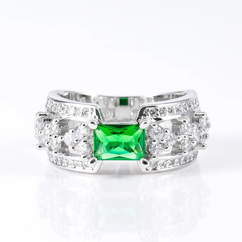European and American Anniversary Couple Gift: European and American New Geometric Ring Luxury Green Zircon Accessory
