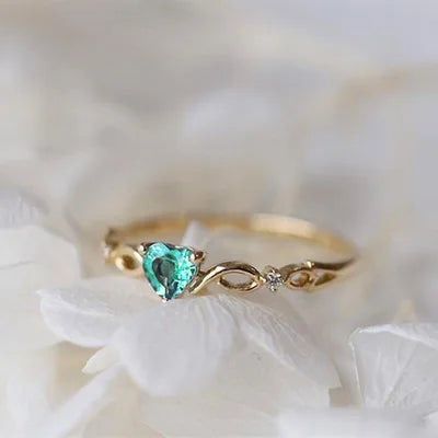 European and American Anniversary Couple Gift: European and American New Geometric Ring Luxury Green Zircon Accessory