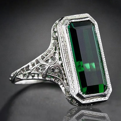 European and American Anniversary Couple Gift: European and American New Geometric Ring Luxury Green Zircon Accessory