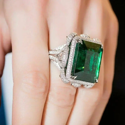 European and American Anniversary Couple Gift: European and American New Geometric Ring Luxury Green Zircon Accessory