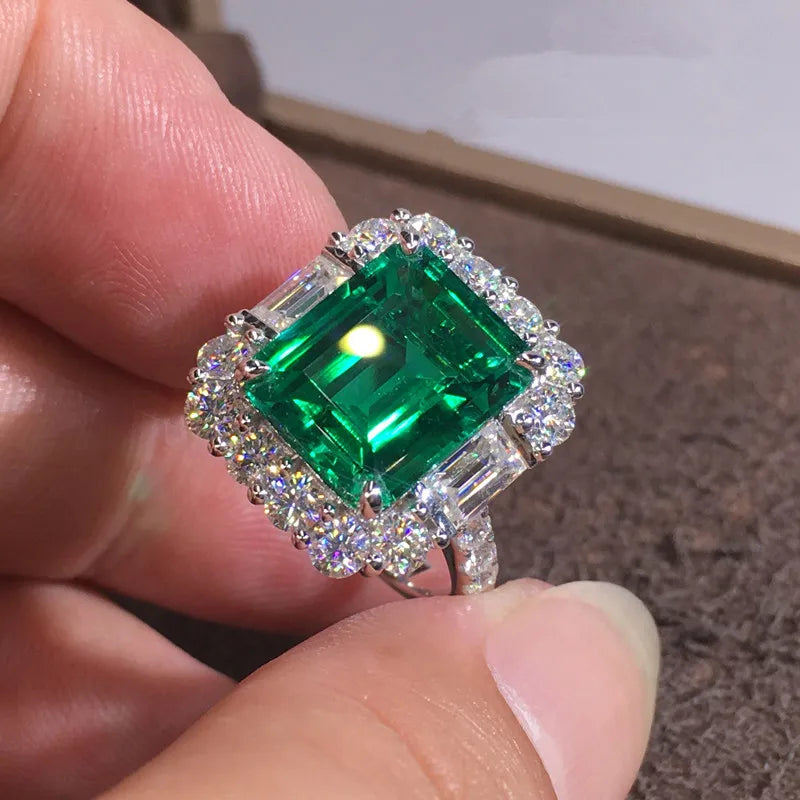 European and American Anniversary Couple Gift: European and American New Geometric Ring Luxury Green Zircon Accessory