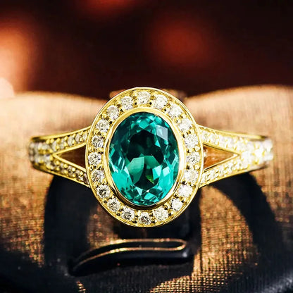 European and American Anniversary Couple Gift: European and American New Geometric Ring Luxury Green Zircon Accessory