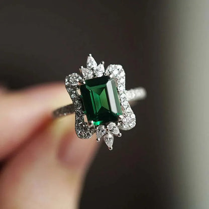 European and American Anniversary Couple Gift: European and American New Geometric Ring Luxury Green Zircon Accessory