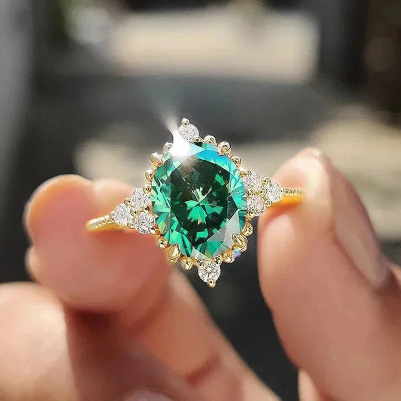 European and American Anniversary Couple Gift: European and American New Geometric Ring Luxury Green Zircon Accessory